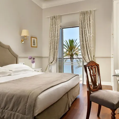 Royal Hotel